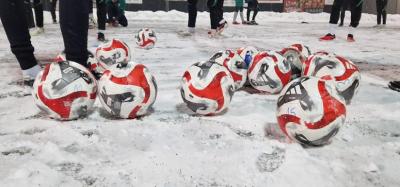 Sparing pełen walki. Drewneks lepszy od Huraganu 5:3